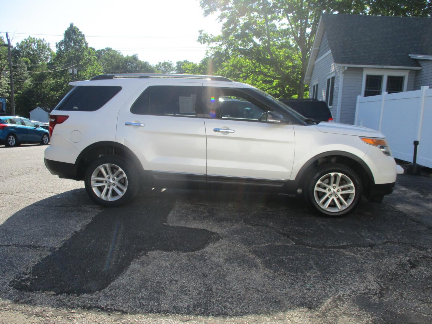 2014 WHITE Ford Explorer (1FM5K8D87EG) , AUTOMATIC transmission, located at 540a Delsea Drive, Sewell, NJ, 08080, (856) 589-6888, 39.752560, -75.111206 - Photo#9